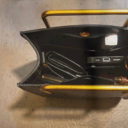 【予約商品／🎁プレゼント付き】BLACK｜gold handle bag（本革）