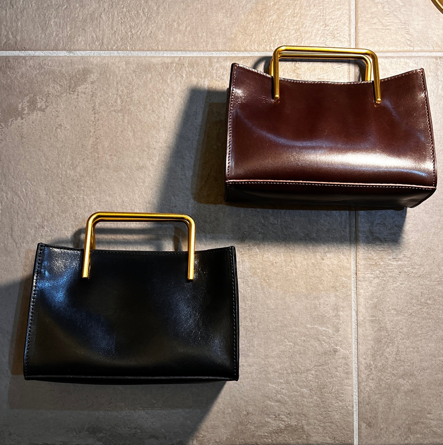 【BLACK】新色入荷✨  Wallet gold handle bag