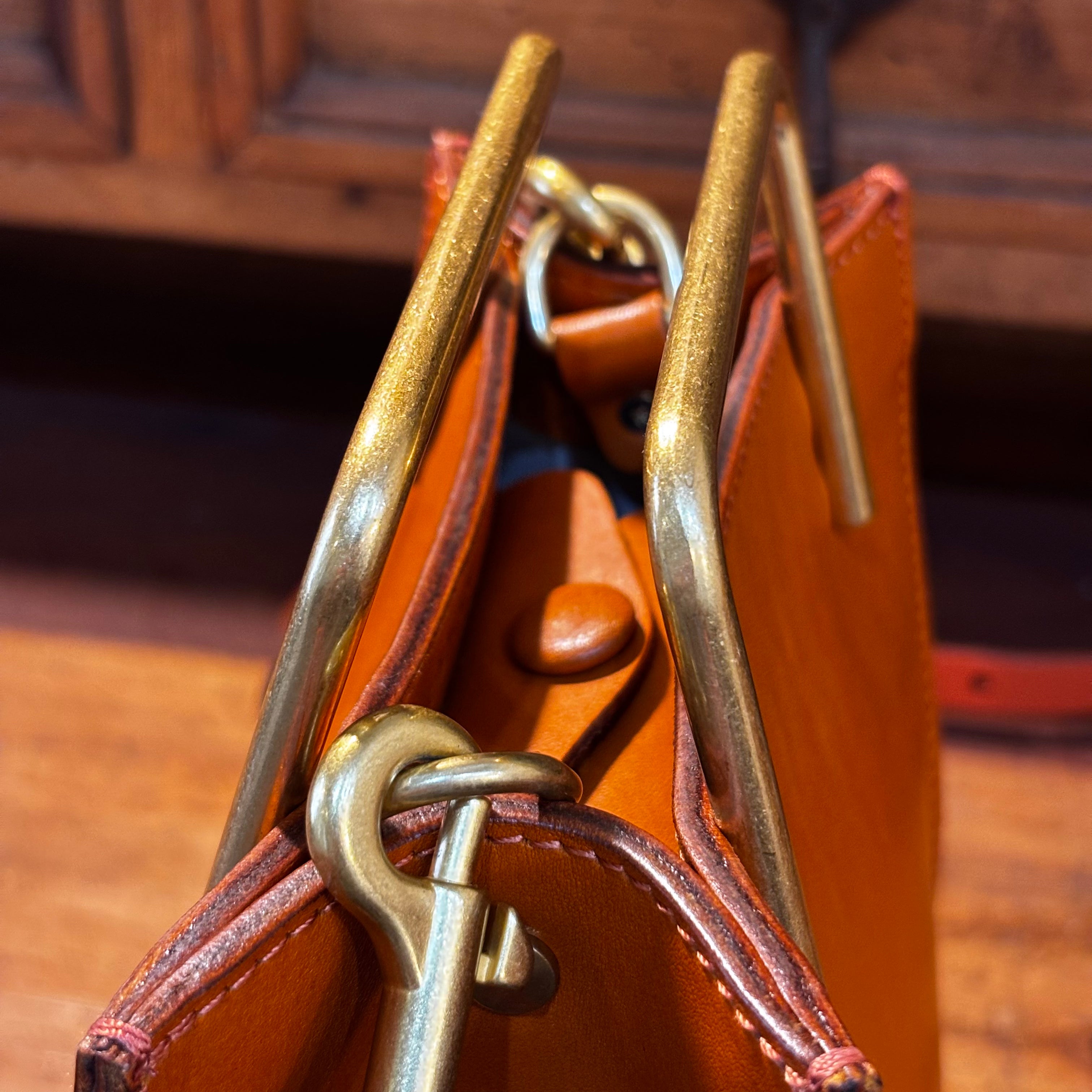 🔔NEW Color【すぐ届く】Camel｜gold handle bag